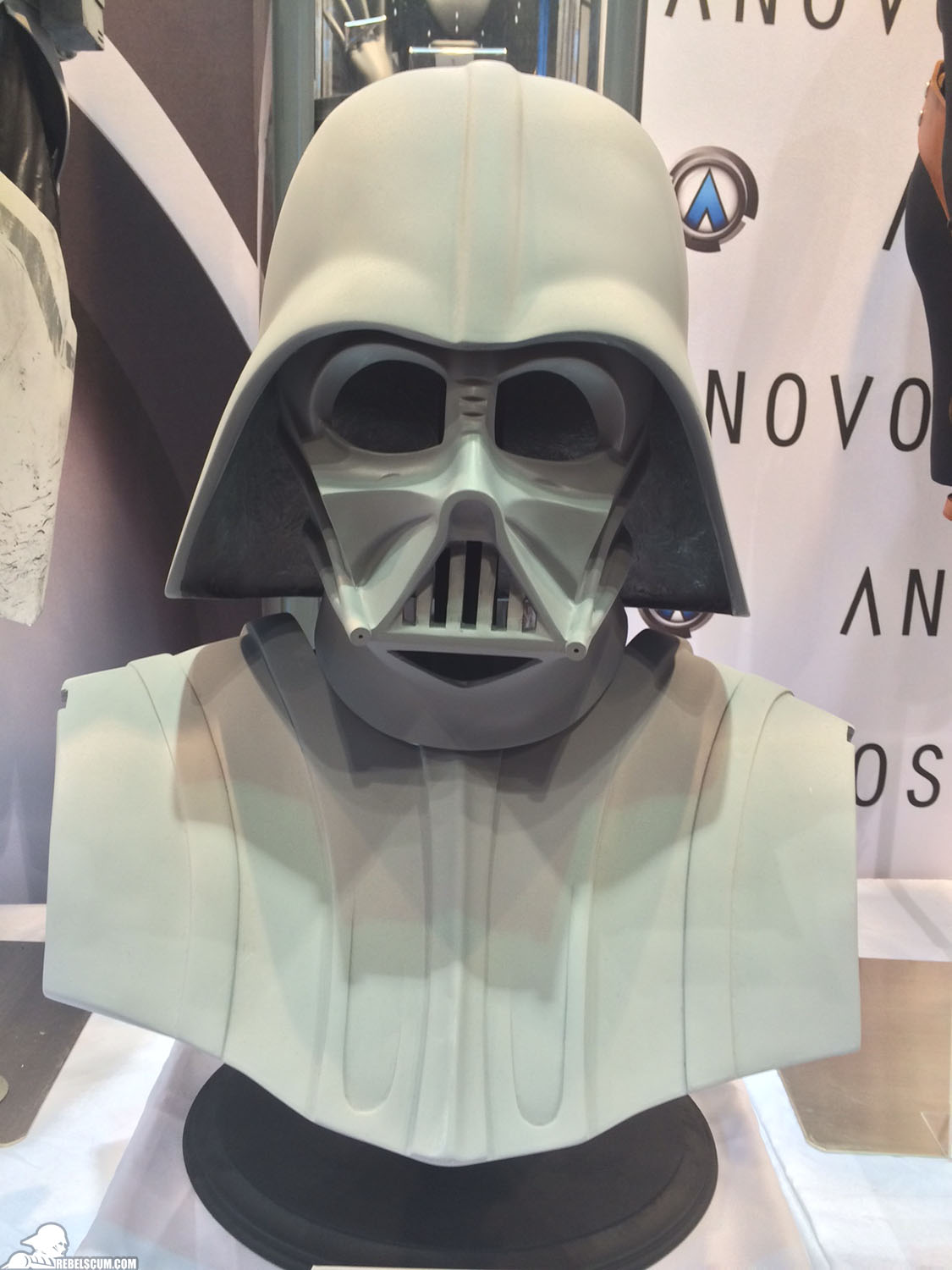 ANOVOS-Productions-Star-Wars-Costumes-C2E2-April-25-27-2014-001.jpg