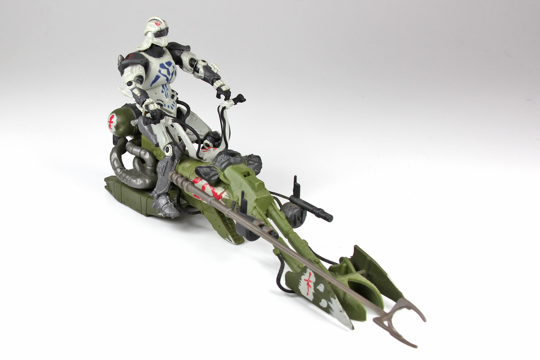 Pictured above is the deluxe Durge with Swoop Bike figure. 